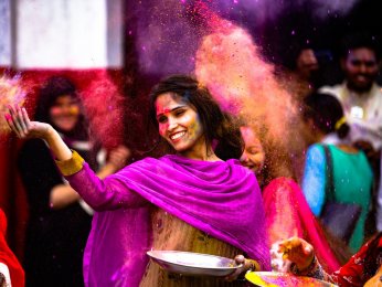 holi-2416686_1.jpg