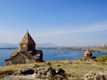 lake-sevan-2021712_1920.jpg