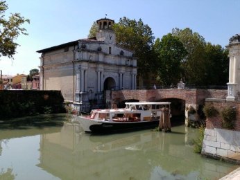 passeggiata-in-battello-a-padova-con-aperitivo.jpg