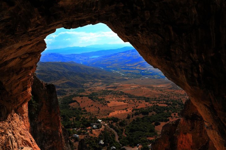 cave-2721981_1920-(1).jpg