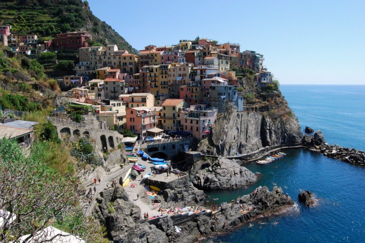 cinque-terre-928451_1920.jpg