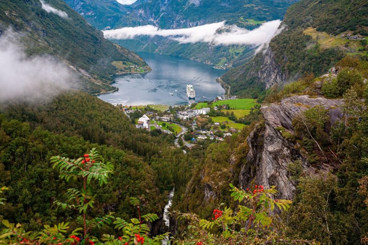 geiranger-5240138_1920.jpg