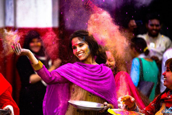 holi-2416686_1920.jpg