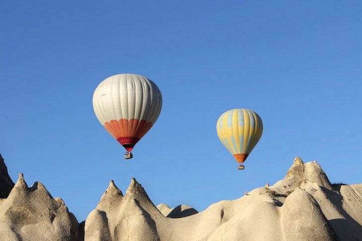 hot-air-balloons-1773468_960_720.jpg