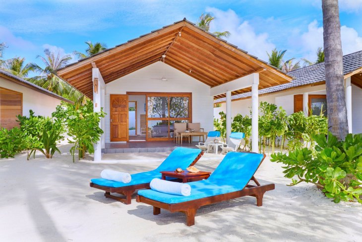 innahuraadjacentbeachbungalowexterior1.jpg