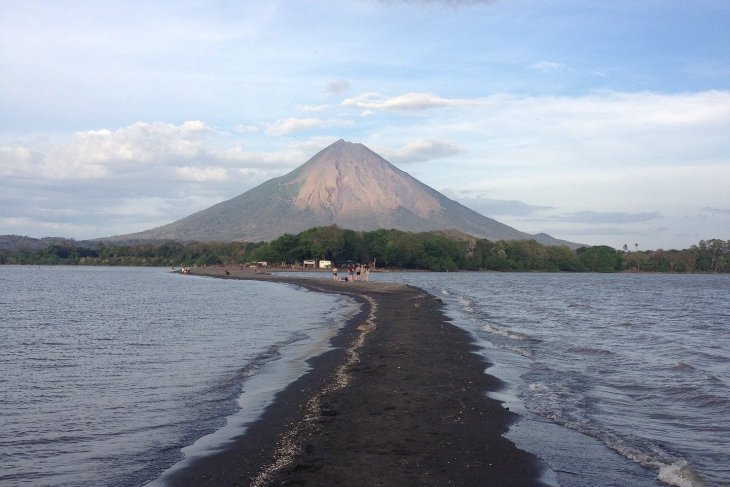 island-ometepe-2539362_1920.jpg