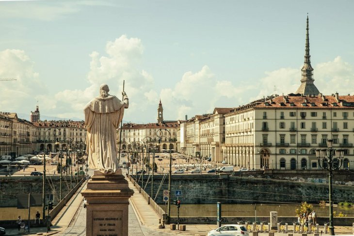 piazza-vittorio-438449_1920.jpg