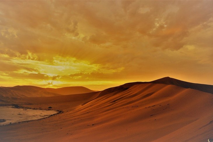 sunrise-2037485_1.jpg