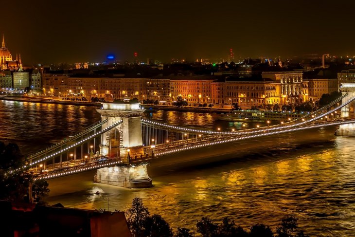 szechenyi-chain-bridge-1758196_1920-(5)_1.jpg