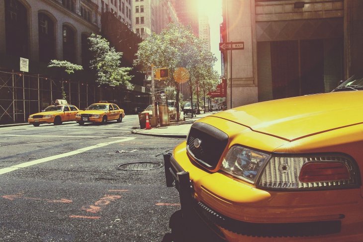taxi-238478_1920.jpg